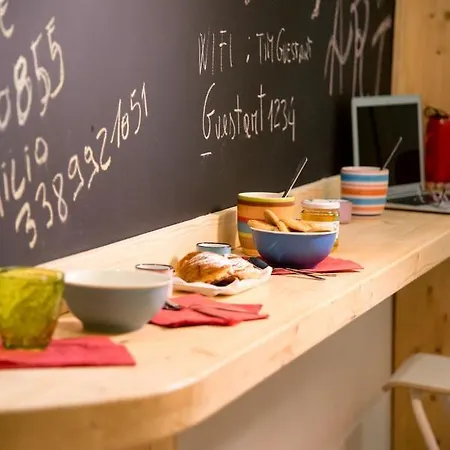 Bed & Breakfast Guest Art