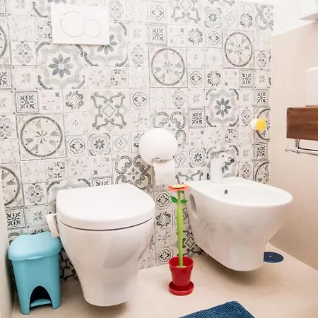 Bed & Breakfast Guest Art 4*