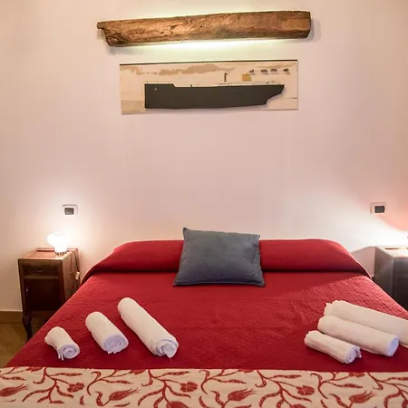 Bed & Breakfast Guest Art 4*