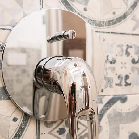 Bed & Breakfast Guest Art 4*